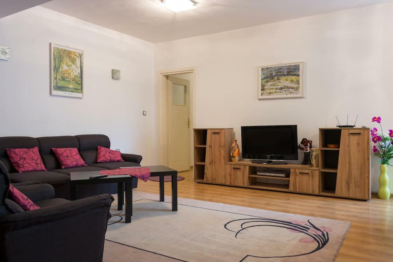 Glorious - 2-Bedroom Apartment Near Youth Hill By Flat Mаnager بلوفديف المظهر الخارجي الصورة